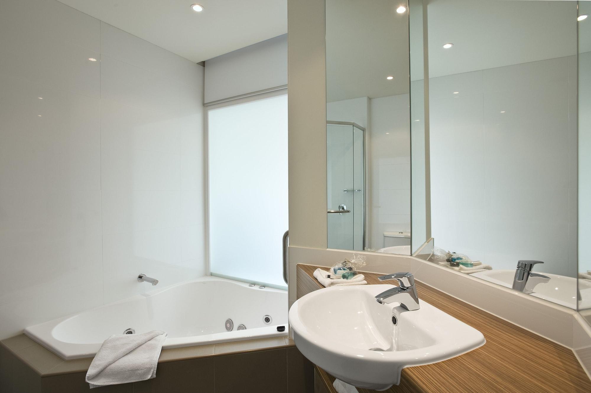 The Waves Apartments Cowes Ngoại thất bức ảnh